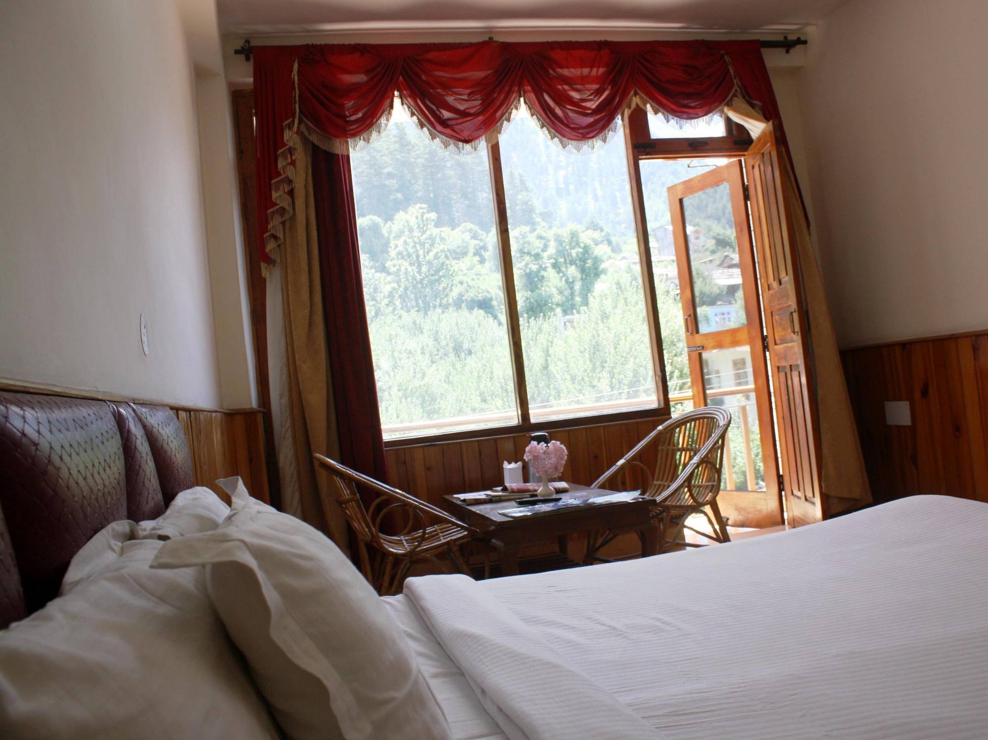 Sarthak Resorts-Reside In Nature With Best View, 9 Kms From Mall Road Manali Exterior foto