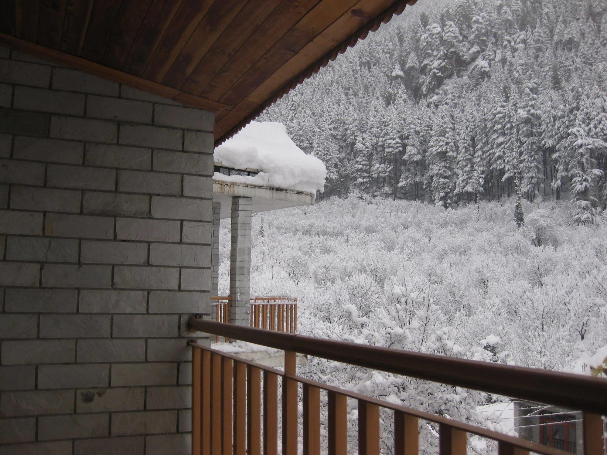 Sarthak Resorts-Reside In Nature With Best View, 9 Kms From Mall Road Manali Exterior foto