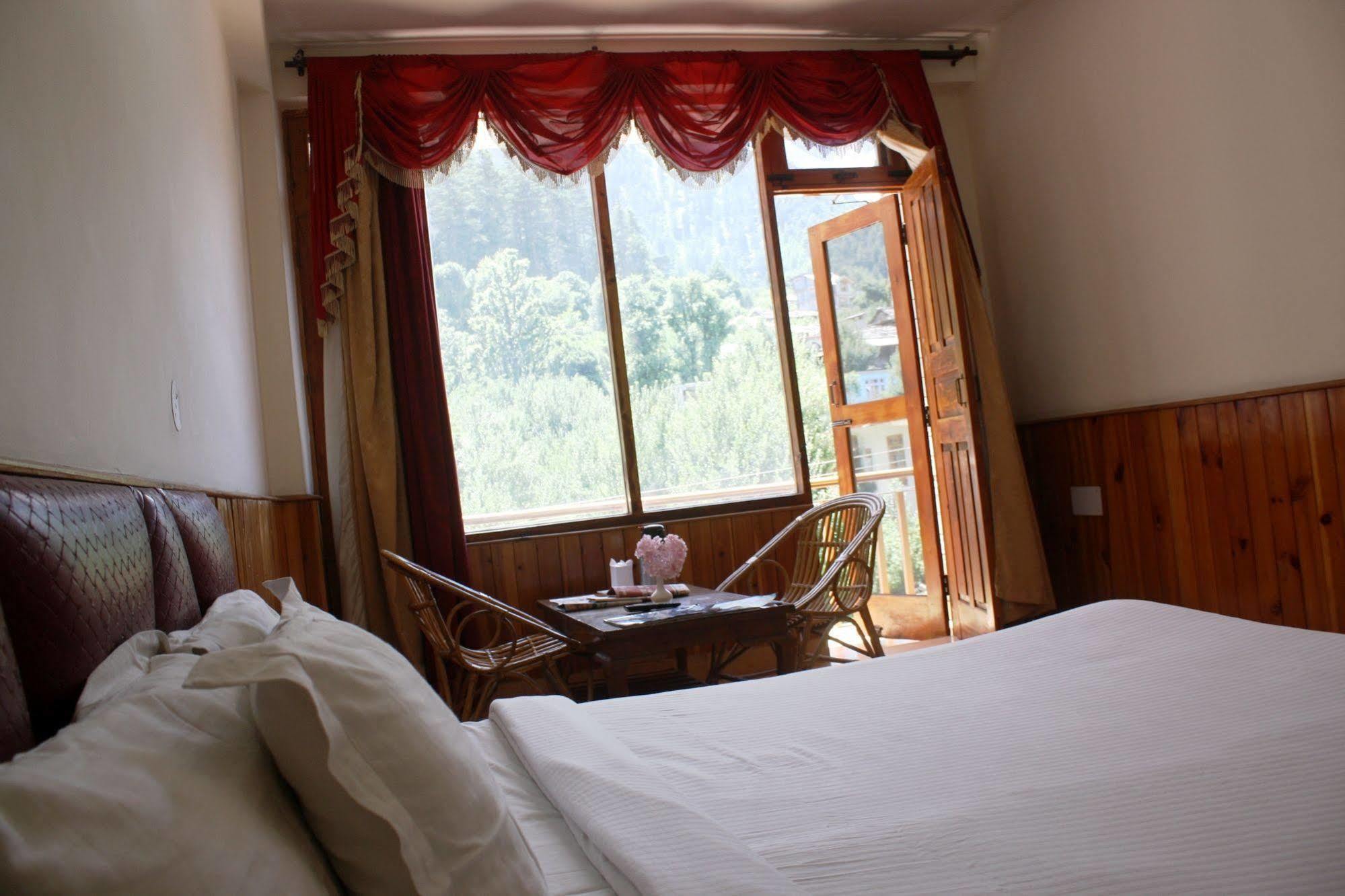 Sarthak Resorts-Reside In Nature With Best View, 9 Kms From Mall Road Manali Exterior foto